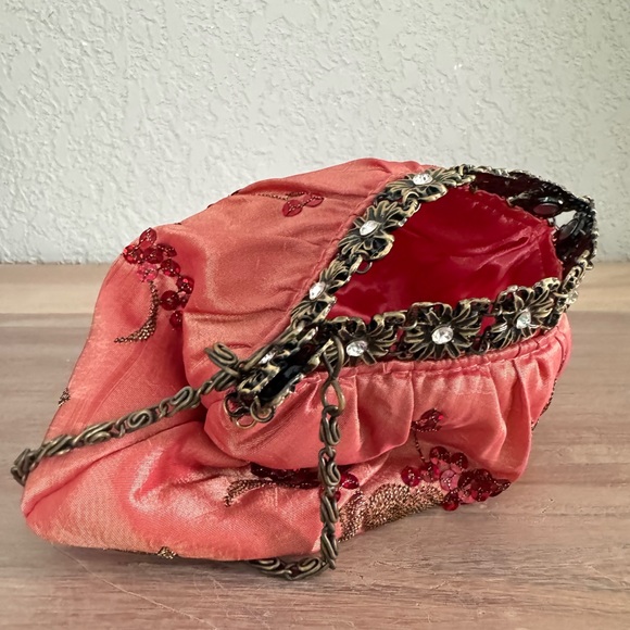 ERMO Sequin Embroidered Coral Floral Evening Clutch Bag - Picture 5 of 6